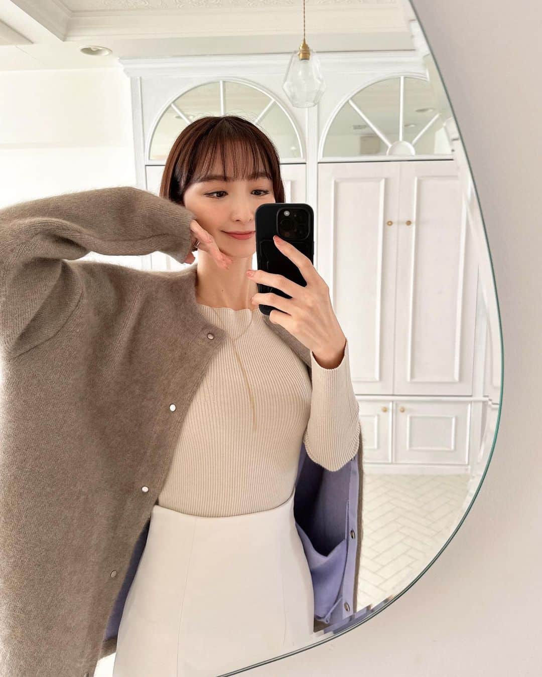 篠田麻里子のインスタグラム：「いつかの私服👗  jacket @elendeek  tops @fray_id  skirt @fray_id   #ootd#marikoday」