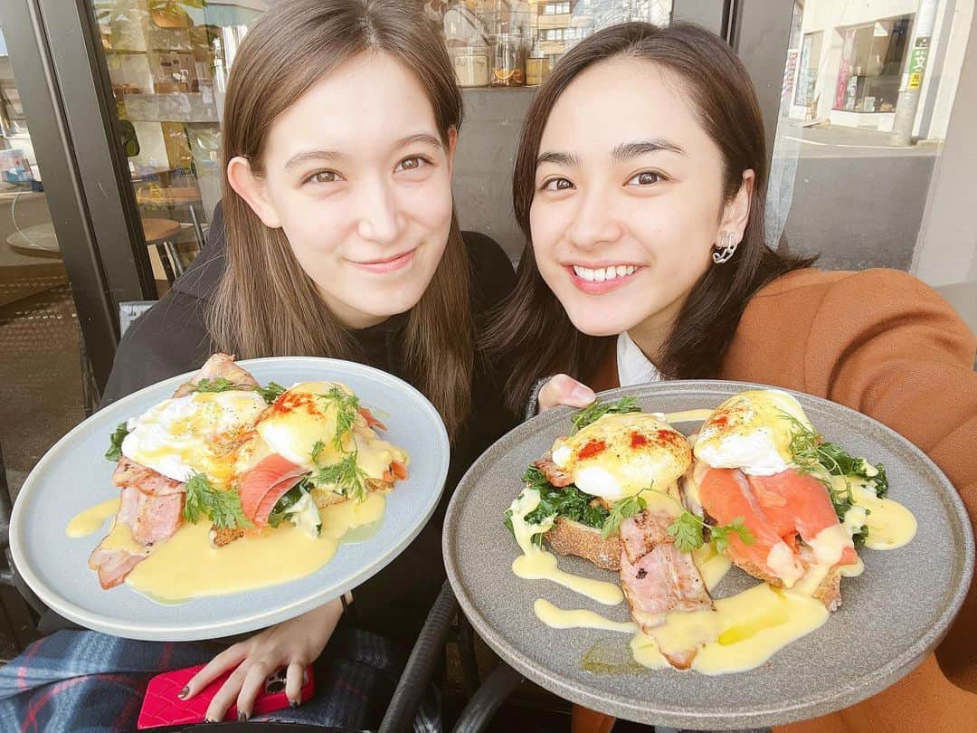 平祐奈のインスタグラム：「🐯🍁🍁  少し前にトラちゃんとブランチした時の写真☺︎ トラちゃん写真集にサイン書いて貰っちゃった🤭うれしっ もうどのページも美しくて最高です！！！ すっぴんでもいつでもかわいい赤ちゃん肌のトラちゃん♡  ゆったりいろーんな話できて良い時間でした✌︎ いつもありがとう🫶」