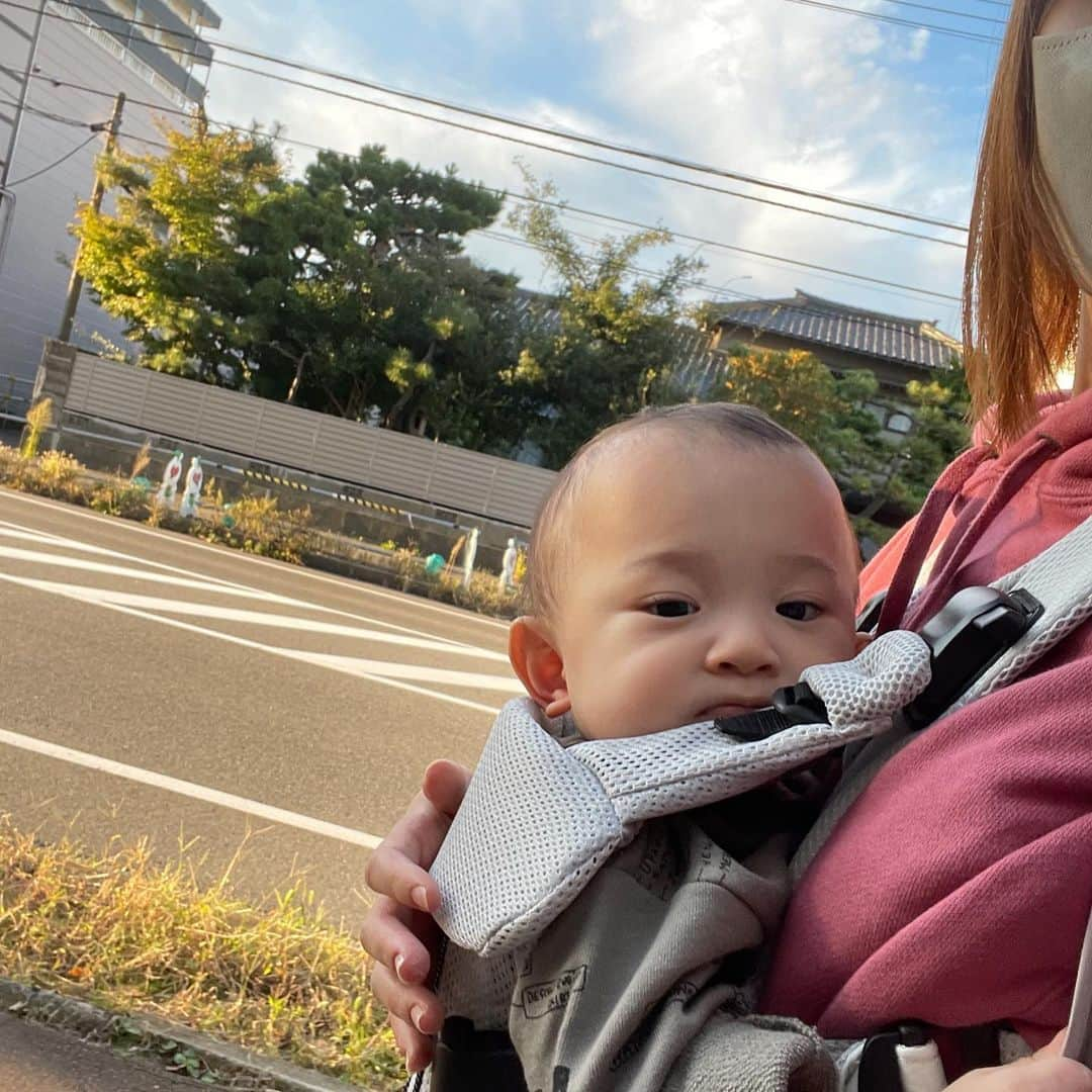 梅田えりかさんのインスタグラム写真 - (梅田えりかInstagram)「くぅちゃん今日で 11ヶ月になりました🫶🏻✨  支えなしで立つようにもなったね バイバイも覚えたね  あと1ヶ月で1歳かぁー  嬉しいような 寂しいような  これもママが通る道だね☺️  くぅちゃんだいすき❤️  #赤ちゃん #ママライフ #男の子ママ #11months#11ヶ月 #こどものいる暮らし #親バカ部 #ママと繋がりたい #赤ちゃんのいる生活 #ママカメラ #ベビスタグラム #キッズレート #育児 #新米ママ #baby #くぅちゃん」11月21日 10時39分 - umeeri524