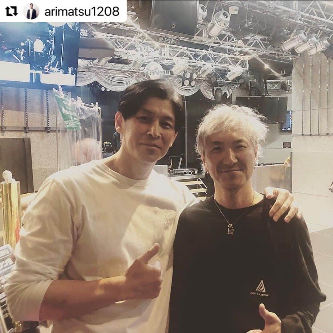 宮上元克のインスタグラム：「同年代のドラマー🥁 励みになります。 #Repost @arimatsu1208 with @use.repost ・・・ @obliviondust_official  ツアー初日終了。 大好きなドラマー　@motokatsu_dr さん来てくれた！  来週は仙台宜しくお願い致します。」