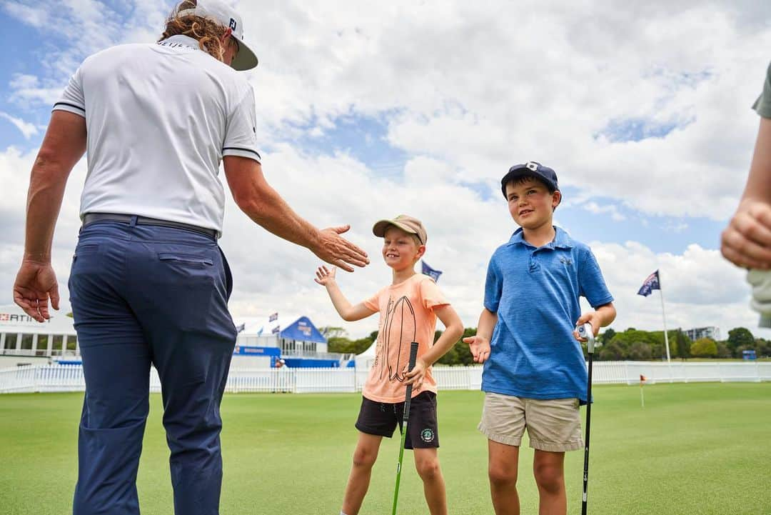 キャメロン・スミスさんのインスタグラム写真 - (キャメロン・スミスInstagram)「Incredibly thankful for all you fans who showed up and attempted to break the Guinness World Record title for the Largest Golf Lesson yesterday with @grant_field_golf at @rqgolf…we will break it next time! Cheers for all the support!」11月21日 11時14分 - cameronsmithgolf