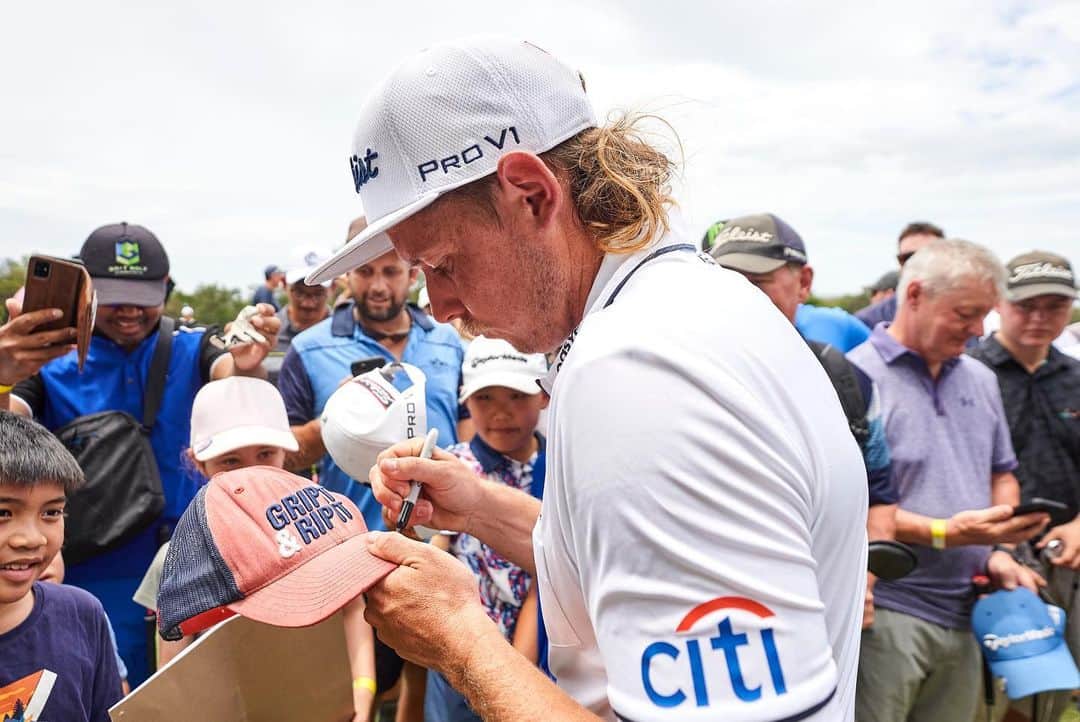 キャメロン・スミスのインスタグラム：「Incredibly thankful for all you fans who showed up and attempted to break the Guinness World Record title for the Largest Golf Lesson yesterday with @grant_field_golf at @rqgolf…we will break it next time! Cheers for all the support!」