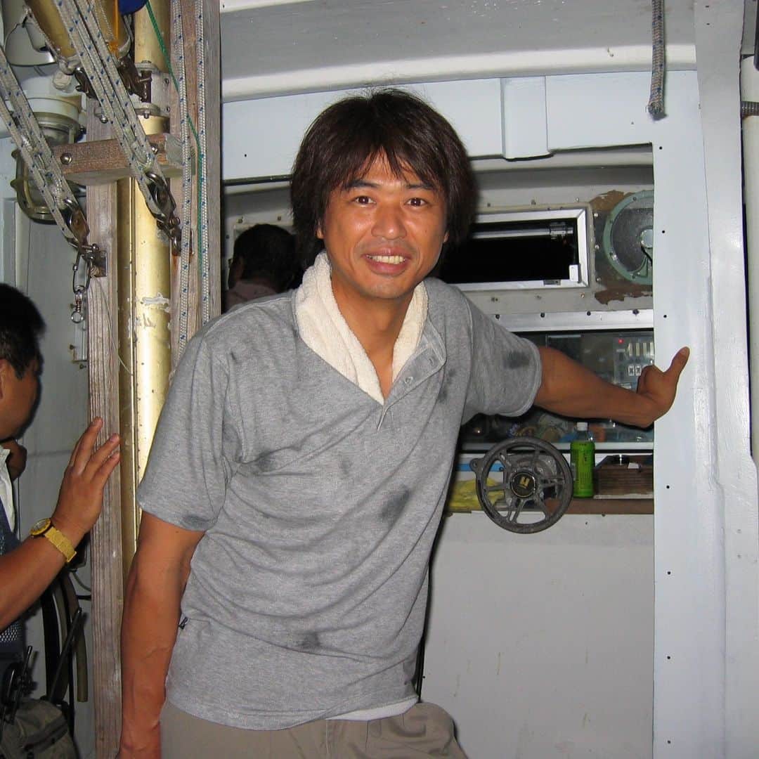 時任三郎のインスタグラム：「#Drコトー診療所 2004年与那国ロケオフショット（当時46歳）@ 剛宝丸 フジテレビ系列各局で再放送中 TVer・FOD・GYAO! でも配信中  映画「Dr.コトー診療所」12月16日（金）公開」