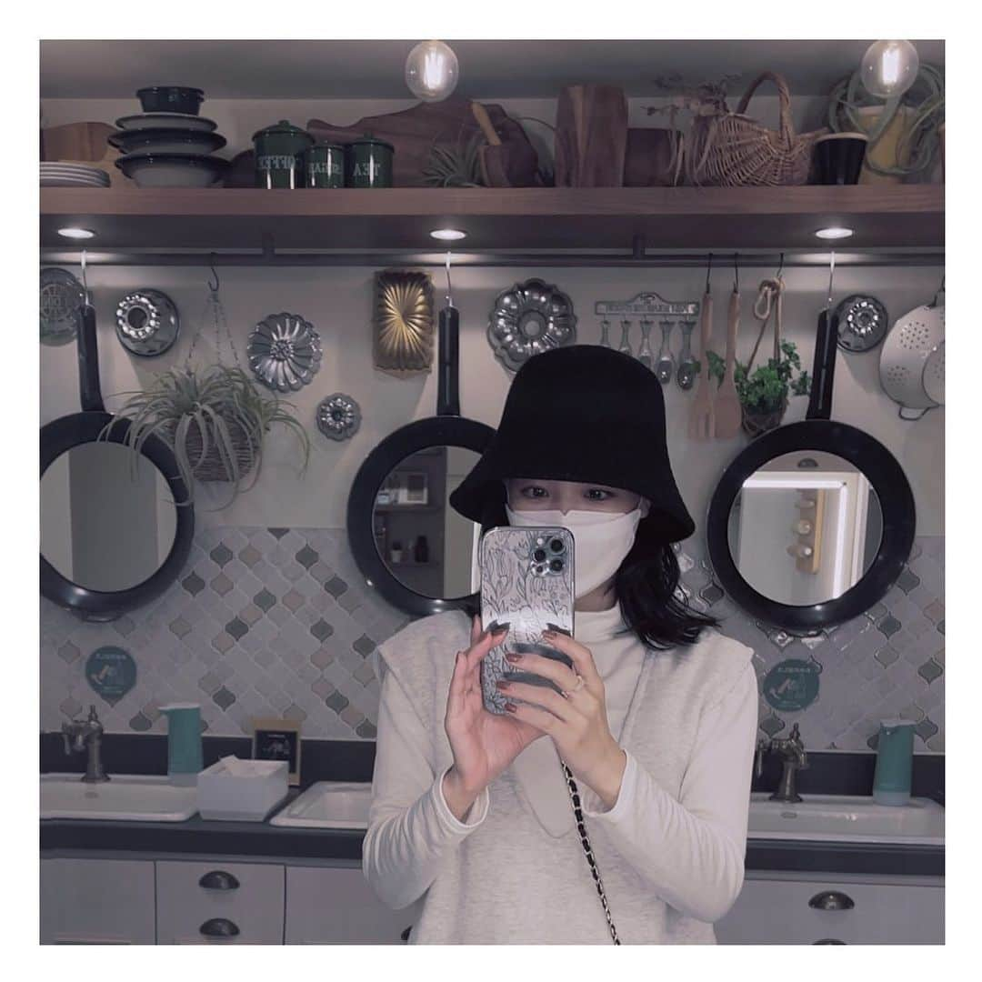 黒木晴香さんのインスタグラム写真 - (黒木晴香Instagram)「そのトイレどこなんですか？ と質問が多かったのでこっそり教えます！  場所は「スイーツバンク」だよ🧁 ————————————————————————— #toilet #トイレ #interiordesign  #インテリア #女子トイレ  #映えトイレ  #スイーツバンク」11月21日 18時49分 - k.uro____