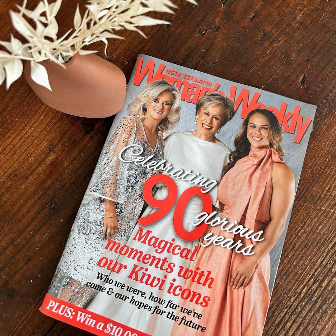 リサ・キャリントンのインスタグラム：「How amazing is this?! Alongside some of NZ’s most iconic women for @newzealandwomansweekly’s 90th birthday issue. Thank you for giving me the chance to help you celebrate such a milestone! Here’s to the next 90 years of amazing Kiwi storytelling 🎂」