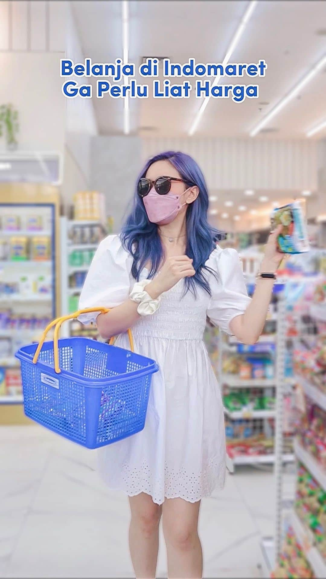 ジェシカ・ヤマダのインスタグラム：「‘Belanja di Indomaret ga perlu liat harga’ itu sesuatu banget yaa. 🤪💙 Inget banget dulu waktu sekolah kadang uang jajan ga ada, sampe temen kasian dan traktir aku wkwk. Waktu kuliah pun mesti ngirittt, kalo ga tiba-tiba saldo udah 0 sebelom akhir bulan. 👻 Jadi sekarang pas belanja di Indomaret tinggal cemplang-cemplung-bayar itu rasanya udah DEFINISI SUKSES bunnn. 🥳🙏😂⁣⁣ ⁣⁣ Apalagi sejak ada aplikasi #IndomaretPoinku. Kalo kalian hobi ke @indomaret kayak aku, wajib banget punya app ini bun. 😤🤌⁣⁣ ⁣⁣ Nih aku kasih tau ya, di app nya lagi ada DISKON SEMBAKO. Nah lohhh. 💃🏻🎉 Kalian cukup:⁣⁣ 🎊 Belanja 50rb di Indomaret⁣⁣ 🎊 Tunjukin app Indomaret Poinku ke kasir⁣⁣ 🎊 Dapet deh i-Kupon Diskon sebesar Rp 5000 yang bisa dipake buat korting produk sembako private label Indomaret 😆🙌⁣⁣ *pilihan produk bisa dilihat di IG @indomaret, promo berlaku s/d 30 November 2022⁣⁣ ⁣⁣⁣ Lumayan banget kan? Aku sih udah langsung pake buat belanja beras wkwkwk. 🍚 Cusss download app #IndomaretPoinku, biar #untungnyaNONSTOP! 🤩⁣⁣⁣ ⁣⁣ #Indomaret #KlikIndomaret #TukarPoin」