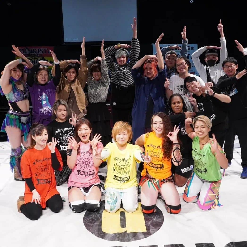 藤本つかささんのインスタグラム写真 - (藤本つかさInstagram)「たいよう祭3、大成功でした！  まさになつきさんの人柄が出たイベント。  歌も旅も新喜劇もプロレスもバンドも全部が融合してて、最後のなつきDJタイムと打ち上げは凄まじかったです🤣  妊婦なのにはしゃぎすぎた！  女子プロバンドも試合より緊張したけど、おわった瞬間涙ー!!  渾身の一曲でしたが、次こそは数曲やりたいです。。。って毎年言ってるけど。  ありがとうございましたー!!  #たいよう祭3 #女子プロバンド #お笑い #プロレス #FUNKIST #南月たいよう #中島安里紗 #松本浩代 #小林香萌 #藤本つかさ」11月21日 16時38分 - tsukka0730official