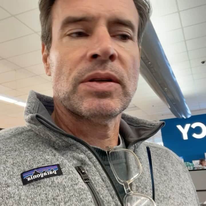 スコット・フォーリーのインスタグラム：「#thanksgivingshopping」