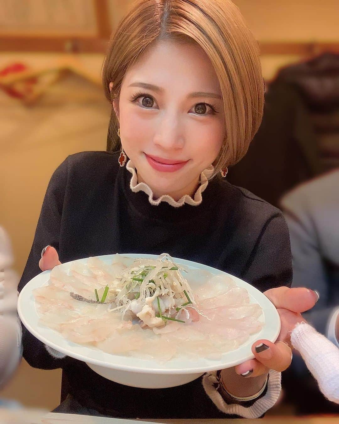 CHIHIRO♡さんのインスタグラム写真 - (CHIHIRO♡Instagram)「今年初ふぐ🐡 はぁ幸せ❤️ もう食べたいんですが  んで指！！！  #味満ん #東京グルメ #ふぐ  #ふぐ料理 #ひれ酒 #日本酒 #食べログ #いつかのシリーズ」11月21日 19時00分 - chipipipi918