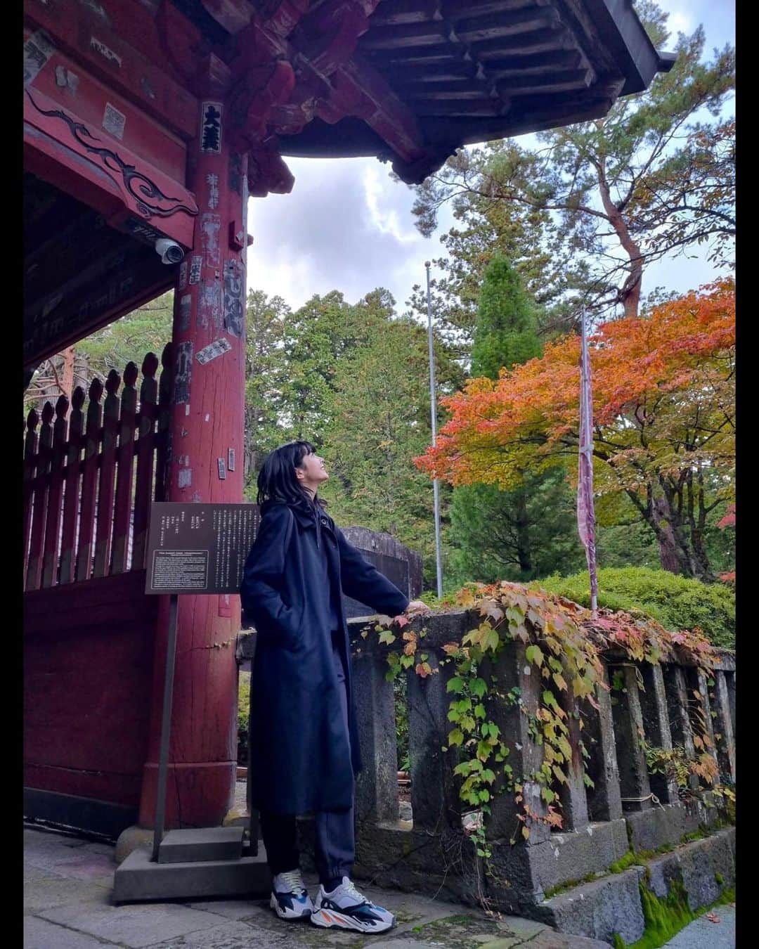 橘モニカさんのインスタグラム写真 - (橘モニカInstagram)「Me and nature in Kawaguchiko (a place known for having a nice view of the Mt Fuji but it was cloudy that day… 🏔️☁️ ) The first picture is me doing some magic in case you didn’t get it 🙂 家族で河口湖に行った日！ 曇ってて富士山は見えなかったけど楽しかった〜 . . . . #sightseeing#mtfuji#japan#style#fashion#model#観光#河口湖#富士山#スタイル#ファッション#モデル#관광#스타일#패션#모델#일상」11月21日 19時20分 - monikatachibana