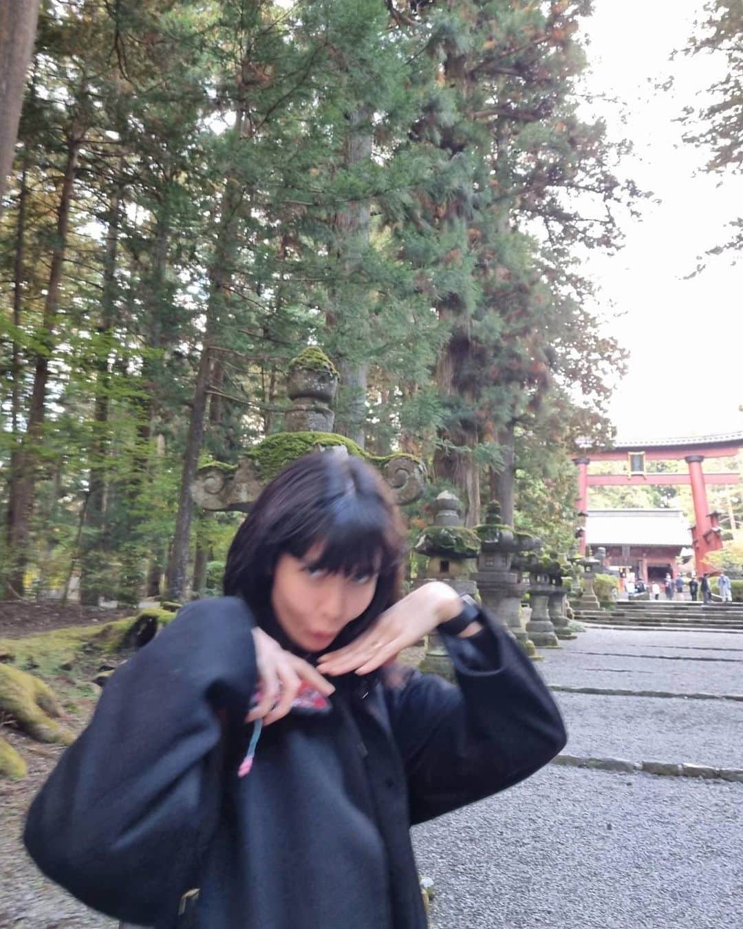橘モニカさんのインスタグラム写真 - (橘モニカInstagram)「Me and nature in Kawaguchiko (a place known for having a nice view of the Mt Fuji but it was cloudy that day… 🏔️☁️ ) The first picture is me doing some magic in case you didn’t get it 🙂 家族で河口湖に行った日！ 曇ってて富士山は見えなかったけど楽しかった〜 . . . . #sightseeing#mtfuji#japan#style#fashion#model#観光#河口湖#富士山#スタイル#ファッション#モデル#관광#스타일#패션#모델#일상」11月21日 19時20分 - monikatachibana