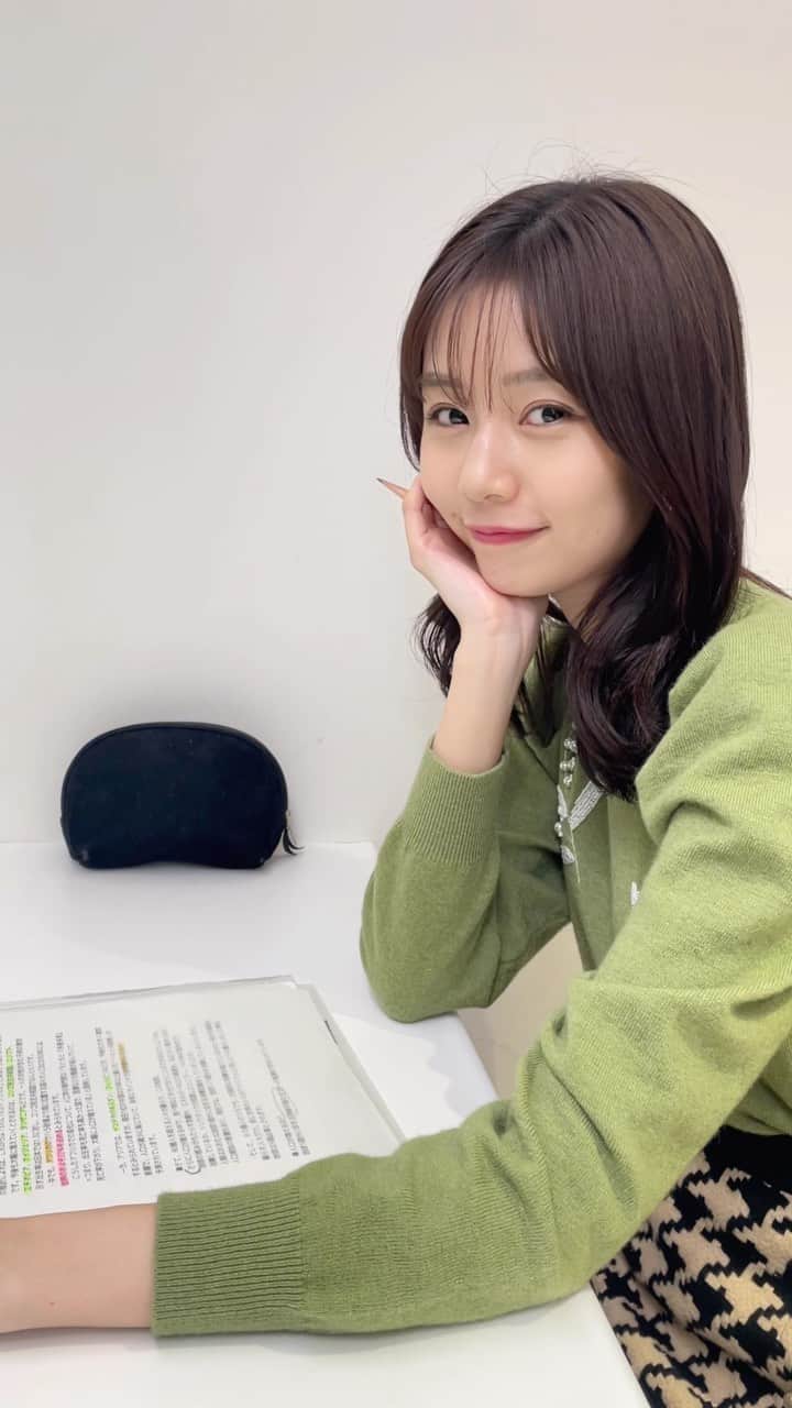 杉浦みずきのインスタグラム：「アナウンサーの裏側シリーズ復活😉🤍笑  #アナウンサー #アナウンサー衣装 #フリーアナウンサー #衣装 #秋服 #秋服コーデ #セントフォース」