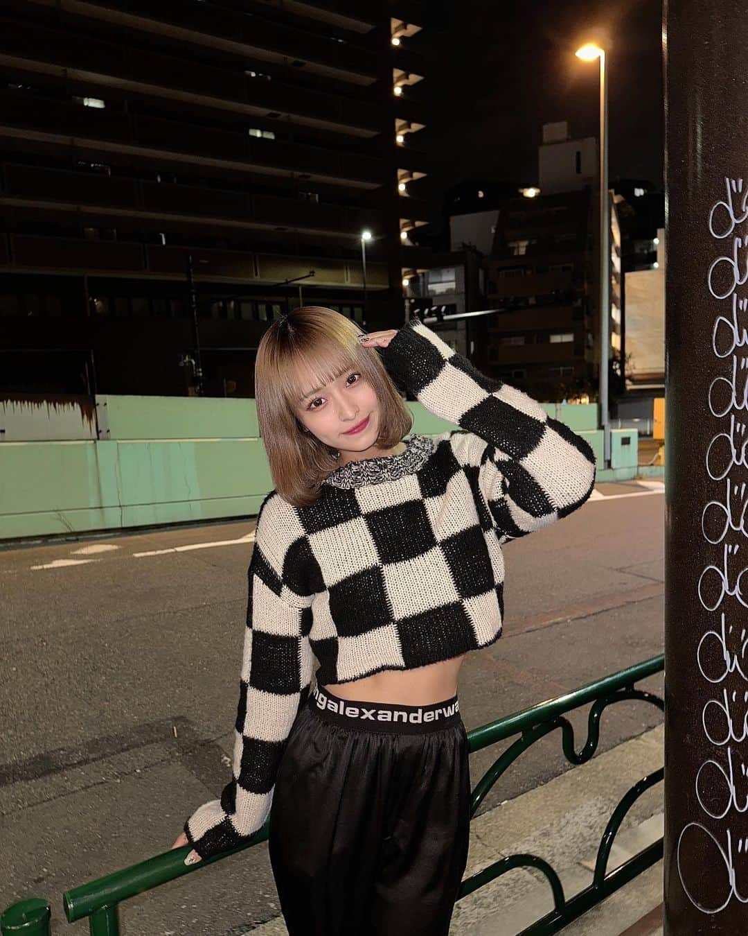清水里香のインスタグラム：「⁡ ⁡ にゃにゃ🐈‍⬛🤍 ⁡ ⁡ ⁡ ⁡ ⁡ #ボブ」