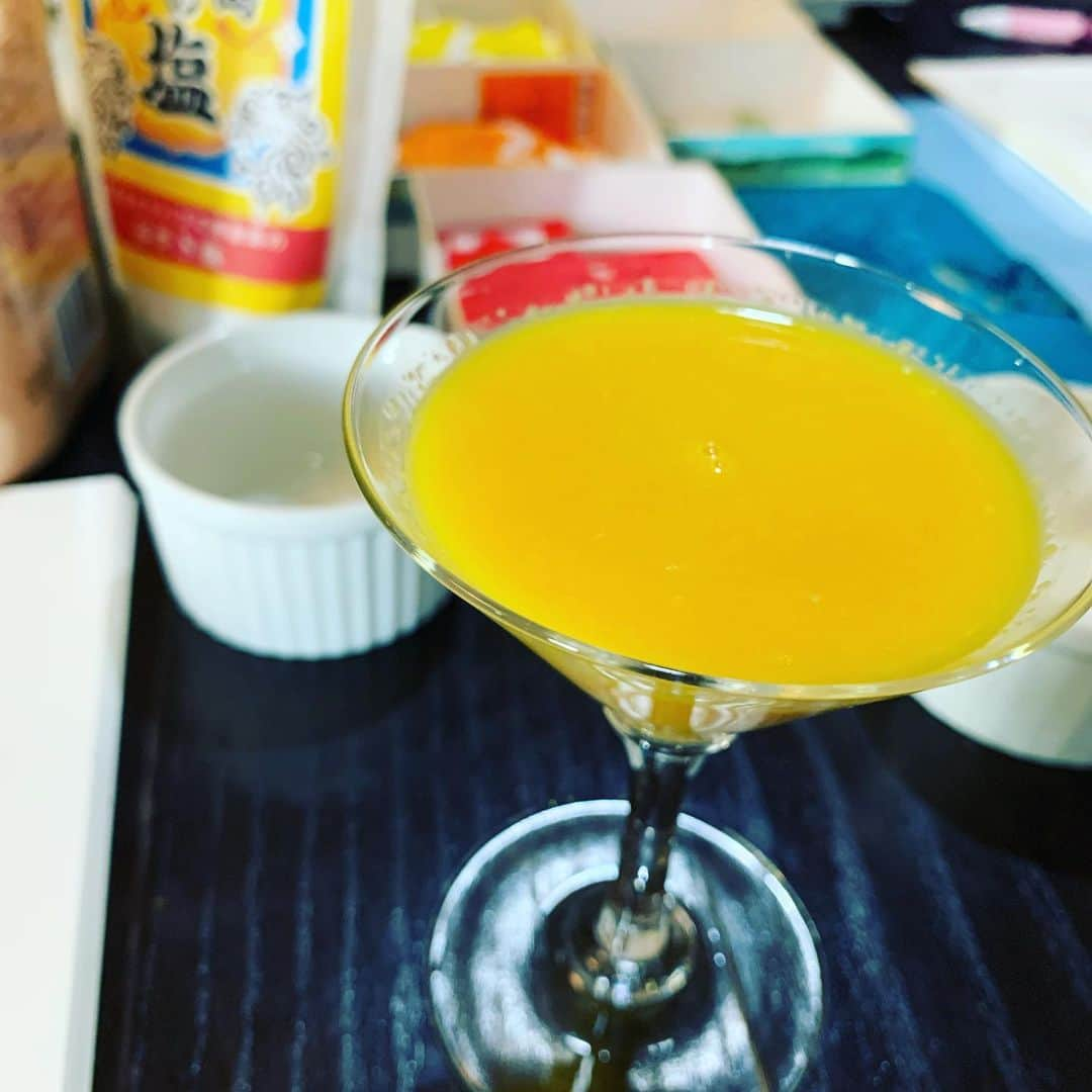 望月一花さんのインスタグラム写真 - (望月一花Instagram)「色々と美味しいものを楽しい人と 飲み食べ心身共に色々出し… やっぱりこれでいいんだなぁって 進むべき道が見えた日。 トランスフォーメーションしたい人 自己内省したい人、改革したい人 言ってください。一緒にやろう！ ファシリテーターさん呼んで またやりたい❣️❣️ とゆうかこのゲーム欲しい😍  ７時間ぶっ続けでやったのに 全然疲れてないのは @fruitist_kiyomi さんの パワフルフルーツたちのおかげ❣️  ああ、今日もなんて最高な日々❣️ さあ、動き始めますよ〜」11月21日 20時38分 - sayavati