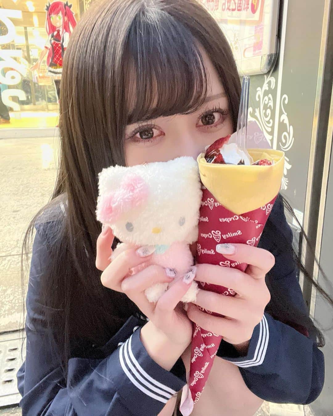 山本望叶のインスタグラム：「いちごちょこくれーぷ^_−♡‬‪  #セーラー服 #秋葉原 #dearstage #みりんちゃん推し ( ´･ヮ･`)☆」