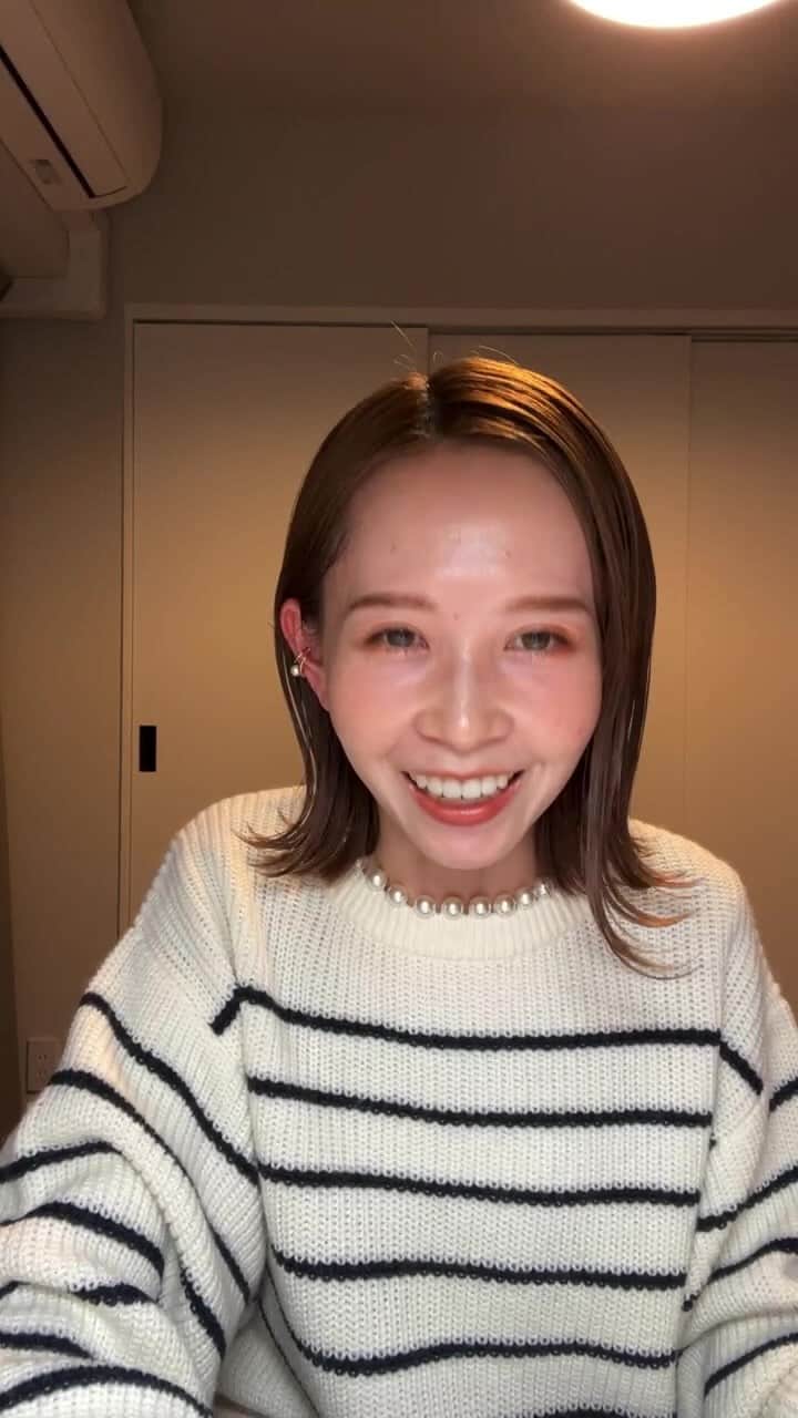 はれこのインスタグラム：「途中、咳き込んでしまいすみません😭  これは乾燥によるもので水分取らず喋りすぎました🤣 頬のコケは昔からなので骨格の問題ですね。笑 体調・メンタルともに全く乱れていないです🐥🏆 (サッカーがわたしを強くする、、🤣)  イングランドの試合が終わってから見直しますが、 上手に喋れていない予感しかしないので、 TAKE2あるかもしれません😭  -  半年に1回のお茶会でした🍵  最近のスキンケアと使っているコスメ紹介👼🏻🤍 あと買って良かったものランキング2022です💁‍♀️  -  リアルバイしました🤍 knit IENA no.22080900522040  ear cuff URBAN RESEARCH ROSSO no.RA27-2MW702  -  #はれこのゆるりとお茶会」