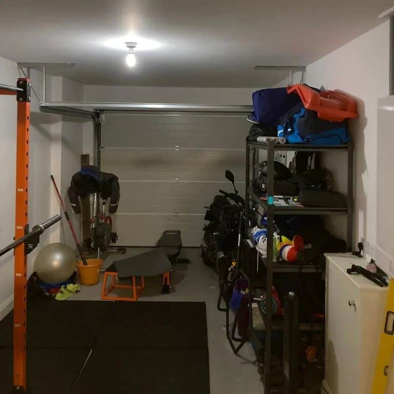 ゾーイ・クラークさんのインスタグラム写真 - (ゾーイ・クラークInstagram)「We gave our garage gym a glow up and I love it! I spend a lot of time in here so wanted to make it a nice place to be.  Swipe to see a before photo and some of the progress.  This is what we did: -Put in spotlights for better lighting  -New floor (and stuck down the rubber lifting area) -Painted the walls  -Got a mirror so I can see when I'm lifting. -General decluter.  #garagegym #homegym #homegymlife #homegymsetup #weights #strengthandconditioning #DIY #beforeandafter #gymglowup #athlete」11月21日 21時06分 - zoey.f.clark