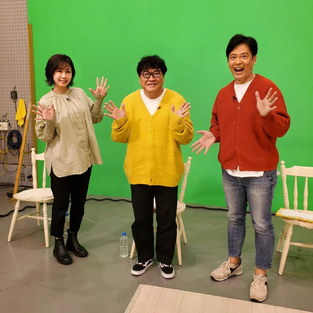 田畑竜介さんのインスタグラム写真 - (田畑竜介Instagram)「11月23日(水)放送の  RKBテレビ『まじもん！』は  『福岡2万3000日物語』第2弾‼️  1958年に九州初の民放局として テレビ放送を始めたRKBに眠る 64年=2万3000日分の激レア映像を 一挙公開✨ 前回好評につき、第2弾をお届けします🎊  1960年代～90年代の 福岡のぶっ飛び映像の数々は 世代によって受け止め方が変わるはず‼️ 懐かしく感じるか、新鮮に感じるか 今の時代だとアウトか、セーフか ジャッジしながらお楽しみください🎶  戦後から逞しく経済成長を遂げる 福岡の街の変貌と生活・文化の変化を 見るだけでも、貴重な映像記録です😌  え！福岡でこんなことがあったの？ え！福岡にこんなものがあったの？ 驚きや学び、笑いが満載の1時間です📺️❇️  #rkb #rkbテレビ #まじもん  #カンニング竹山 #大家志津香 #田畑竜介  #福岡県 #福岡市 #北九州市」11月21日 21時09分 - tabacchi_rkb