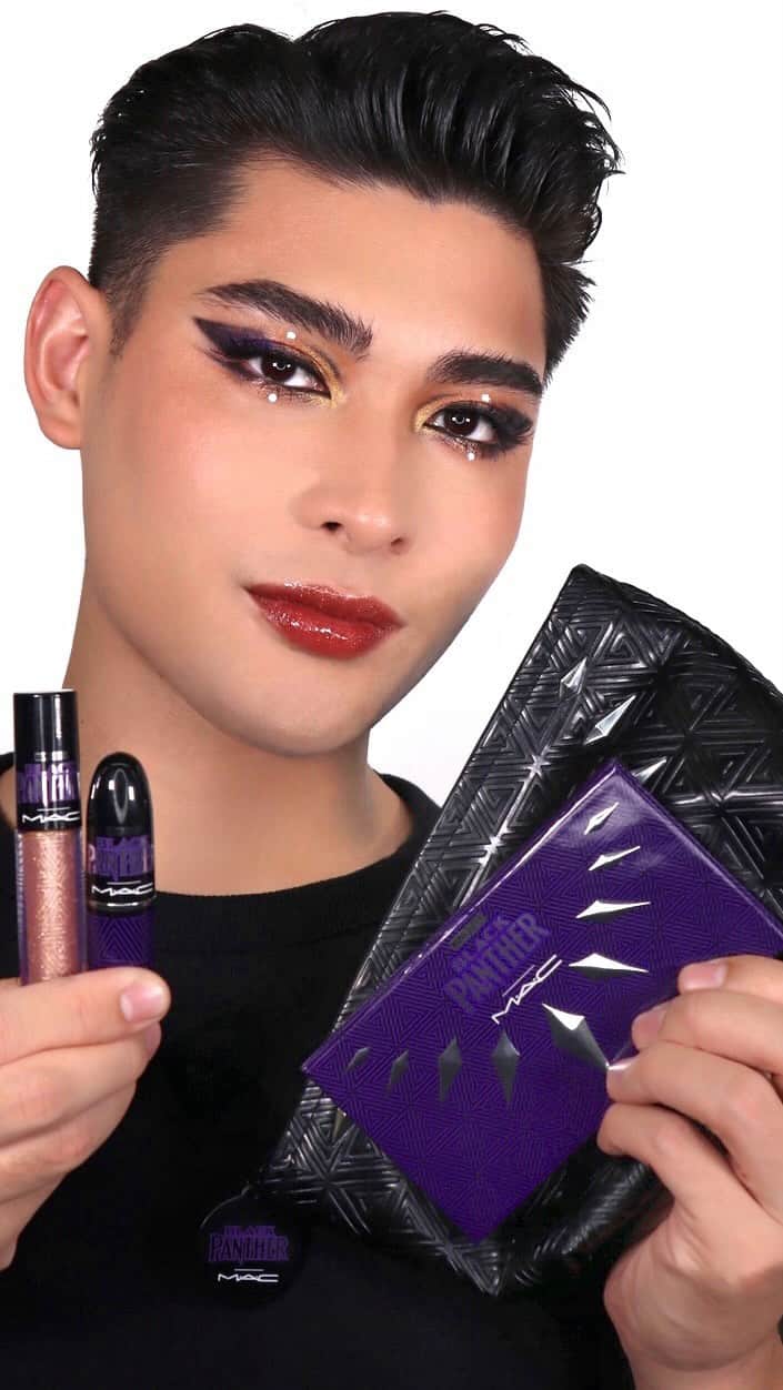 M∙A∙C Cosmetics Japanのインスタグラム：「全国の劇場で大ヒット上映中のマーベル・スタジオの映画最新作 『ブラックパンサー／ワカンダ・フォーエバー』と M·A·Cがコラボレーション✨ ワカンダの世界にインスパイアされたゴージャスなメイクルックをチェック！  【動画使用製品】 ■アイ コール／フィーライン ■アイシャドウ × 8 マーベル スタジオズ ブラック パンサー コレクション バイ M·A·C ■リキッドラスト ウォータープルーフ ライナー／ワカンダン トラディション ■エクストラ ディメンション スキンフィニッシュ／ロイヤル バイブランシー ■リップスティック／ロイヤル インテグリティー ■リップ ガラス／フィーリン イット ■#239S アイ シェーディング ブラシ ■#168S ラージ アングル コントアー ブラシ ■メイクアップ バッグ  ⓒ2022 MARVEL  #MACxWakandaForever #WakandaForever #MACワカンダフォーエバー #ワカンダフォーエバー」