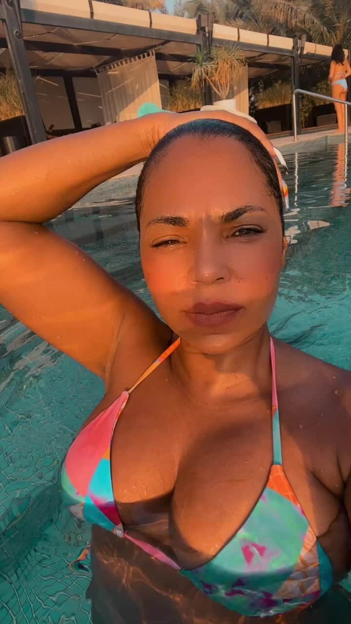 アシャンティのインスタグラム：「Hey y’all 🌴☀️🌊」