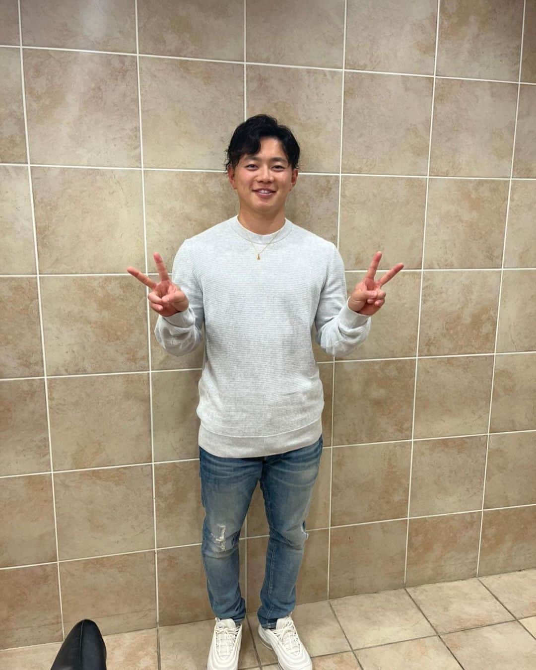 成田翔のインスタグラム：「2か月ぶりの美容院💇 カット後に杏仁豆腐いただきました😂」