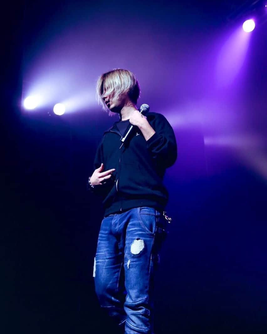PASSER のインスタグラム：「#ライブやりてぇ  曲作りの合間にこっそり 夜中に顔出し🙈」