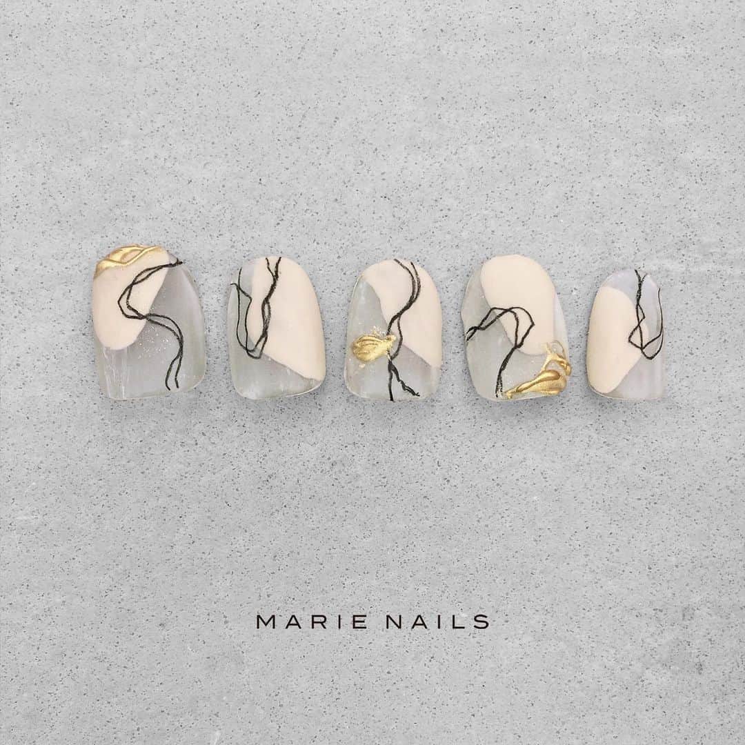 marienails_jpnのインスタグラム：「#nailartist #nailstagram #nailswag #nailist #marienails #nail #nails #naildesign #nailart #fashion #trend #gelnails #ユニコーンマグネット #パティーネイル #グラデネイル #マリーネイルズ #ネイルデザイン #秋ネイル #ジェルネイル #ファッション #ネイルサロン #ネイリスト #お洒落さんと繋がりたい #オフィスネイル #ネイルアート #おしゃれ #秋コーデ #オーロラネイル #シンプルネイル #ファッショニスタ」