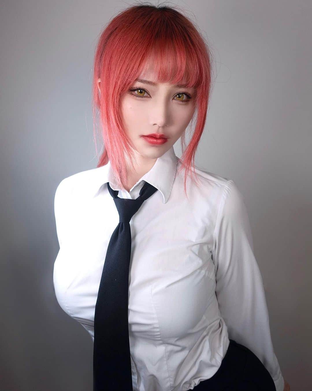 犬神洛洛子のインスタグラム：「发色正好合适! No need to buy a wig for cosplaying Makima now lol  #マキマ #チェンソーマン #コスプレ #makima #chainsawman #cosplay #makimacosplay #chainsawmancosplay」