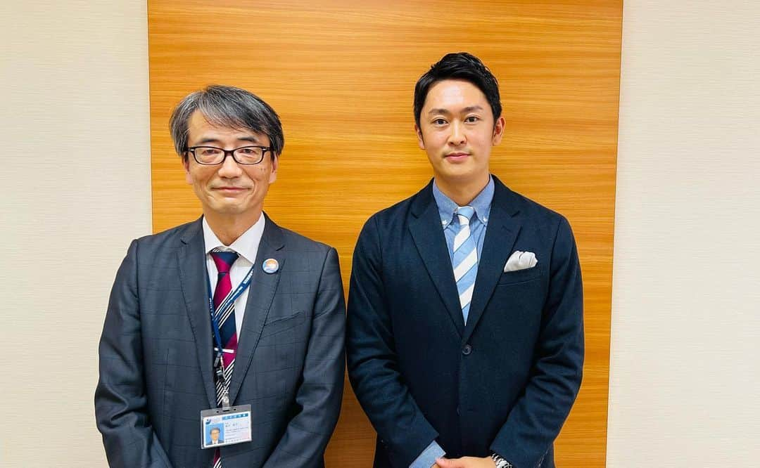 木下康太郎のインスタグラム：「* この度、国立感染症研究所のトップであり「アドバイザリーボード」の座長として、これまで国の感染拡大抑止の第一線で活躍されている、脇田隆字所長のインタビュー記事を書かせていただきました。  新型コロナウイルスの『第8波』が懸念される今、私達はどの様に行動したら良いのか、これまで抱いてきた疑問についても質問しています。  【前編】 「免疫が落ちてきている」第8波懸念される中、専門家組織・脇田座長が語る“いまやるべきこと”とは? https://www.fnn.jp/articles/-/443086  【後編】 「コロナは終わらない？」専門家組織・脇田座長が考える“脱マスク”とコロナとの付き合い方 https://www.fnn.jp/articles/-/443602  ストーリーのリンクからも是非🖋  #FNNプライムオンライン #国立感染症研究所 #新型コロナ #脇田隆字 #フジテレビ #アナウンサー」