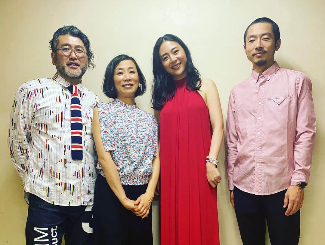 Ka-Naさんのインスタグラム写真 - (Ka-NaInstagram)「I had been in Japan for 3 weeks! It was such a wonderful time :) I performed so many places this time. I went to Okayama for my concert at an elementary school which is an important cultural property, Chiba for my tour, Nishinomiya for a family concert, Nara for a dedication concert at Kasuga Taisha which is a really old historical Shrine, and Akashi for an important national event which was the Emperor and Empress of Japan attended… All of the events were so exciting and fun!!! I am really grateful and horned to have this opportunity to perform in those events and concerts. Also, thank you all so much for coming to see my performance ;) Now, I’m back in Brooklyn, so I’m going to enjoy this fall and winter in NY for a while!  三週間の日本滞在を終えて、NYに帰って来て一週間が経ちました〜(/￣▽￣)/ 今回の滞在も本当に内容が濃くて、どれも思い出深いイベントやコンサートばかりでした！！！ イベントやツアーに来てくださったみなさん、呼んで下さったみなさん、一緒に演奏してくれたメンバー、支えて下さったスタッフ関係者のみなさん、本当にありがとうございました(≧∀≦)/ この三週間のスケジュールがだいぶ濃すぎたんで、さすがにしばらくはBrooklynでちょっとゆっくりします〜。 ますます寒くなってきますので(NYは今朝−2℃やったで笑！)、みなさまもご自愛なさってお過ごしください(=ﾟωﾟ)ﾉ  #旧吹屋小学校 #familytiestour#0歳からのおやこコンサート#春日大社#第41回全国豊かな海づくり大会兵庫大会〜御食国ひょうご〜 #植村花菜#kanauemura#ka-na#ny#newyork#ニューヨーク#newyorklife#singersongwriter#シンガーソングライター#guitar#ギター#acousticguitar#アコースティックギター#japanese#japanesepops#jpop#」11月22日 12時15分 - kanajpop