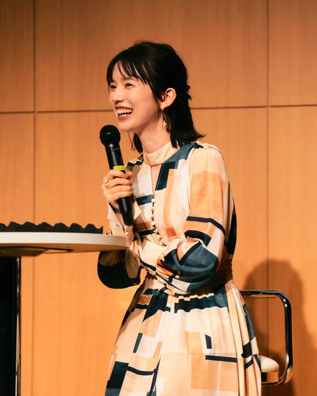 弘中綾香のインスタグラム：「先週日曜日 『INNOVATIVE WOMEN’S SUMMIT』に 登壇しました🫡 ⁡ 仕事への向き合い方やキャリアについて 1時間弱お話しさせてもらいました。 ⁡ トップバッターで不安ではあったのですが、 メモを取りながら聞いてくださる方や 頷いてくれる方がいて非常に嬉しかったです✨ ⁡ 将来について考えることや悩みが尽きないのが 私たちの年代ですけれども、 貪欲に一緒に頑張ろうー！ ということが伝われば幸いです😊 ⁡ ありがとうございました😊」