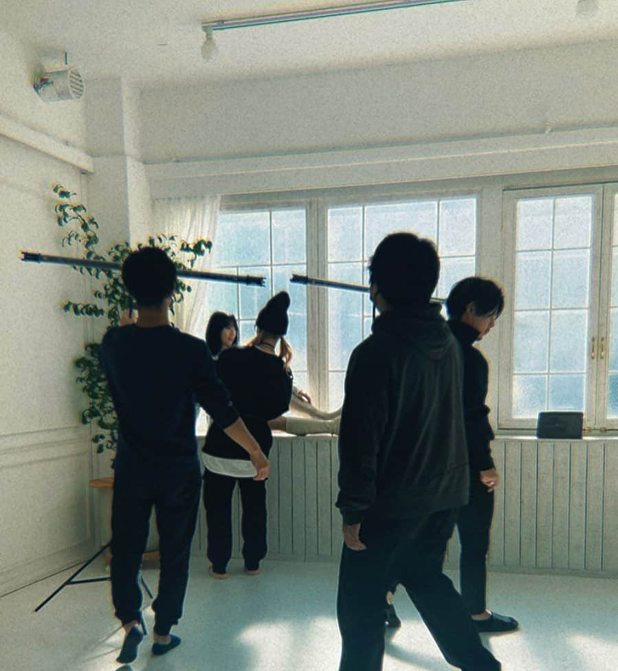 茉ひるさんのインスタグラム写真 - (茉ひるInstagram)「IzaYoi MV coming soon...  🌒release  12/25」11月22日 12時29分 - mahiru6song