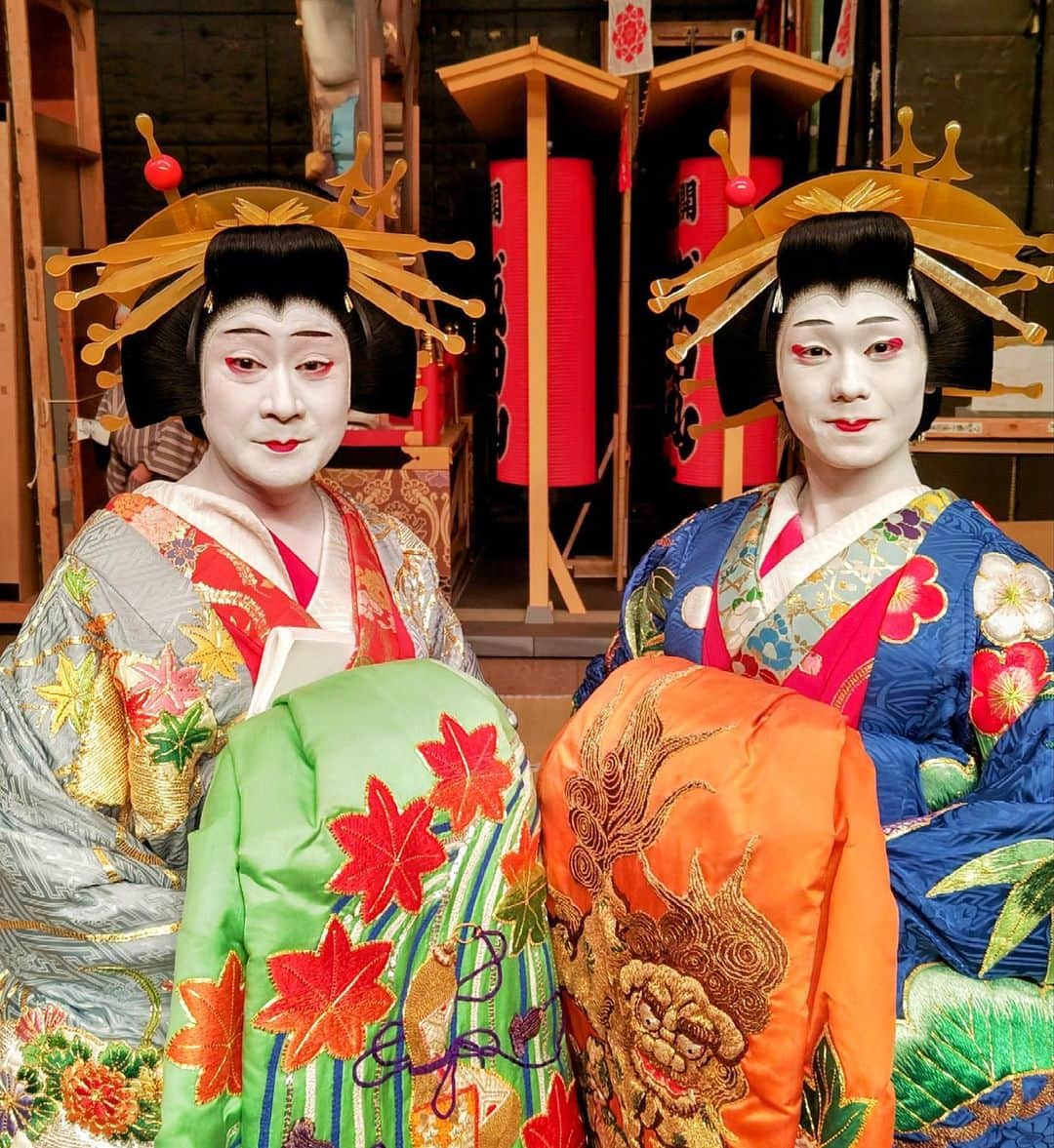 市川團子のインスタグラム：「皆さまこんにちは。市川團子でございます。  今月は歌舞伎座　夜の部の「助六由縁江戸桜」にて、傾城愛染のお役を勤めさせていただいております。  こちらは笑三郎さんと撮っていただいた写真です！  #歌舞伎 #kabuki #市川笑三郎　さん #市川團子」