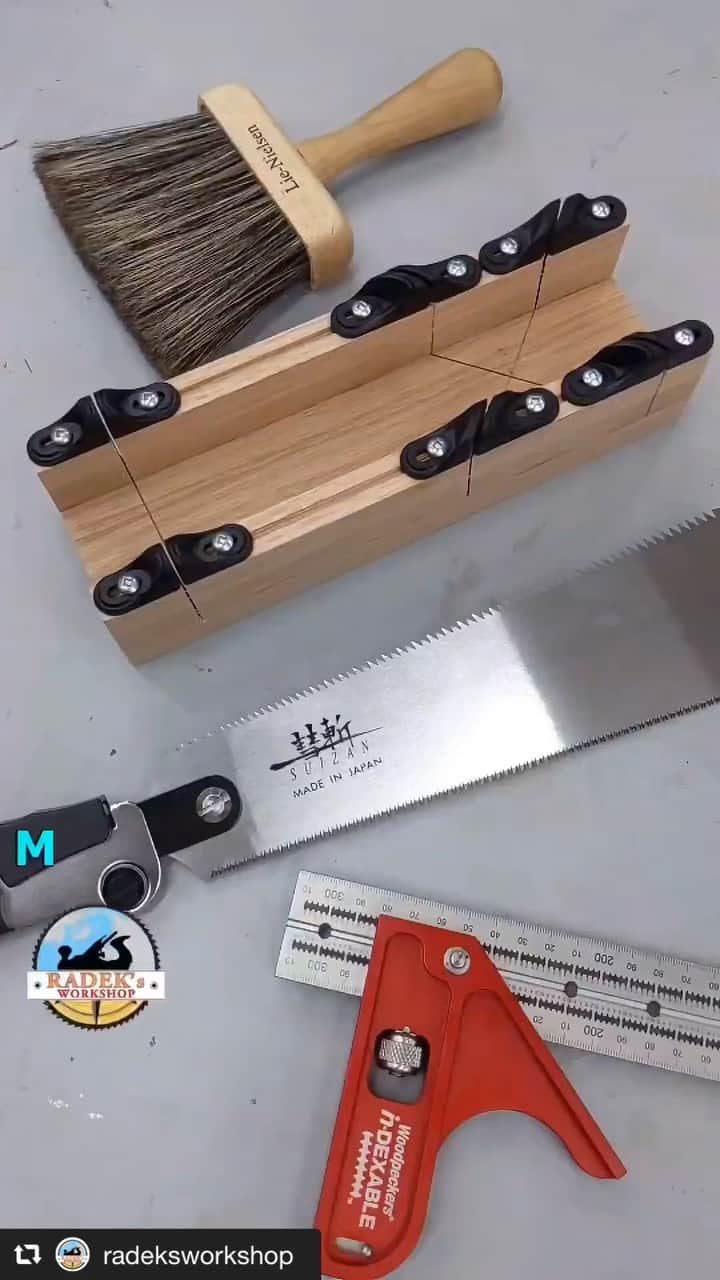 のインスタグラム：「Cutting straight looks easy, but it’s actually difficult...😅 ⁡ Repost📸 @radeksworkshop Can you cut straight without any guides? I can not, even with saws as excellent as @suizan_japan  #japanesesaw #pullsaw #handtools #miterbox #woodworkingproject ⁡ #suizan #suizanjapan #japanesesaws #japansäge #sierrajaponesa #sciejaponaise #鋸 #japanesetool #japanesetools #handsaw #ryoba #flushcut #woodwork #woodworker #woodworkers #woodworking #woodworkingtools #diy」
