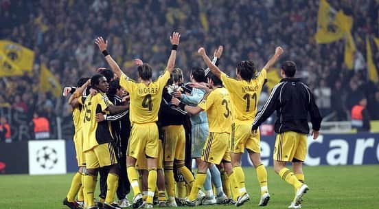 バンゲリス・モラスさんのインスタグラム写真 - (バンゲリス・モラスInstagram)「21-11-2006 AEK - MILAN  Το αποτέλεσμα όλοι το θυμούνται 😉 Στιγμή αξέχαστη  💛🖤 @aekfc_official  #memories #championsleague #aek #football #footballtime #passion #70000fanssoldoutconcert」11月22日 5時12分 - moras_vangelis_