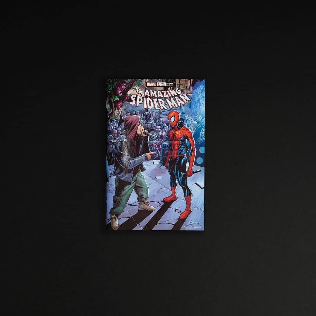 エミネムのインスタグラム：「"Like Spider-Man crawlin' upside of a wall" 🕷️ HONORED to be on the official variant of The Amazing Spider-Man (2022)... drops tomorrow on shop.eminem.com」