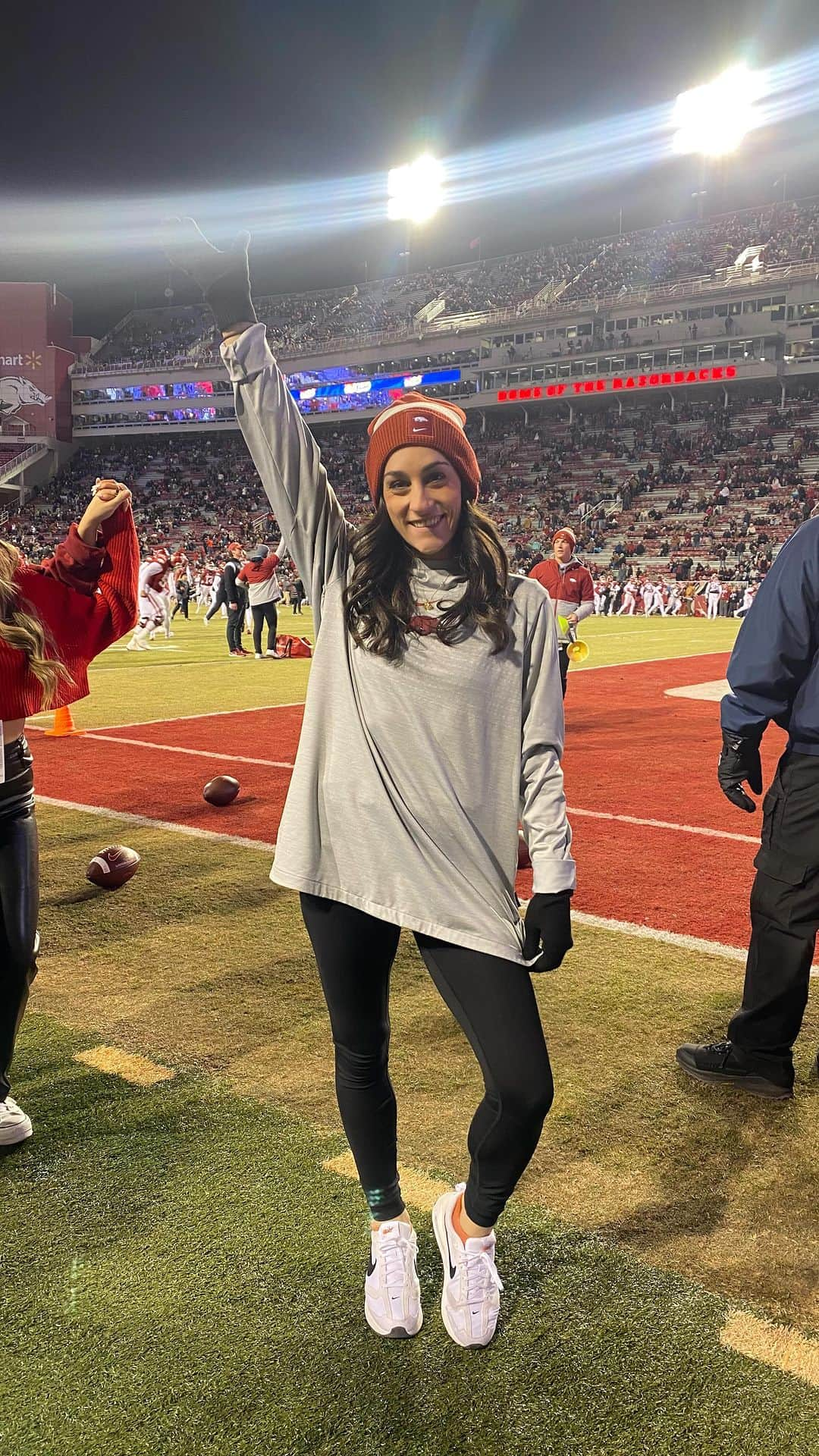 ジョーディン・ウィーバーのインスタグラム：「Huge thank you to @coxcommunications for hosting me at the Razorback game on Saturday! #CoxParter So fun to visit the VMG kiosk and create some content and the bonus was a Razorback win! 🐗🏈❤️  It doesn’t have to be game day to get in on some football fun.  Cox has you covered 24/7 with games like football trivia and more at the Fan Zone! Visit cox.com/fanzone to check it out!」