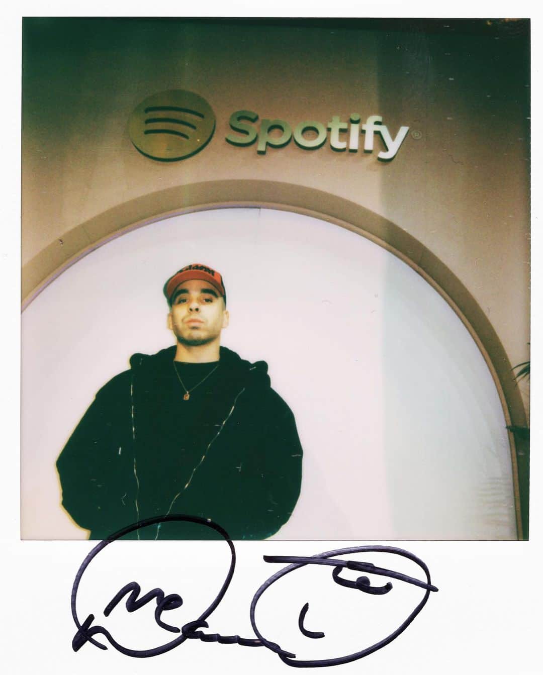 Alfredo Floresさんのインスタグラム写真 - (Alfredo FloresInstagram)「big thank you to @spotify @vivalatino and all the artists who pulled up to the #casaspotify pop up. had a blast 📸✨ #latingrammys2022」11月22日 6時17分 - alfredoflores