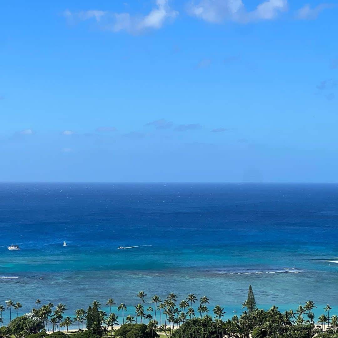 和央ようかのインスタグラム：「Back in Hawaii 🏝  ハワイに帰ってきました😊 飛行機、今日はかなり揺れました🥲  ちょっと、風を感じて、チャージします🙏  #takakoworldstylin🌎 #takakohawaiistylin🏝 #lifestyle #hawaiilife#ハワイ#ライフスタイルyokawao#和央ようか」