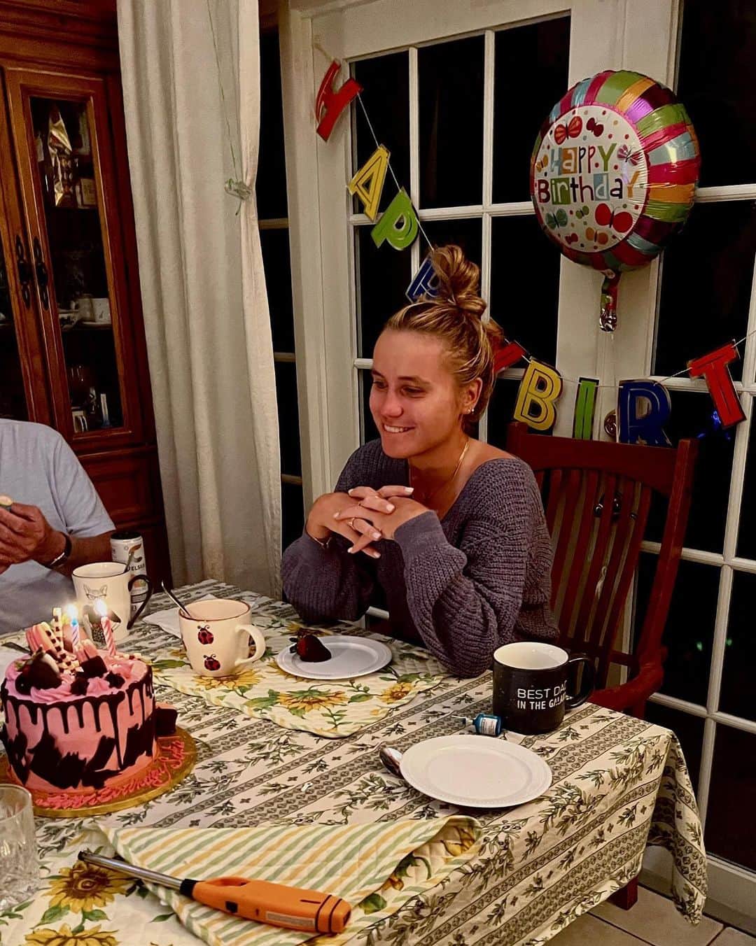 ソフィア・ケニンさんのインスタグラム写真 - (ソフィア・ケニンInstagram)「Had a great time celebrating my birthday last week! Thanks everyone for the birthday wishes. Cheers to 24! 💖🌴🎂🎉」11月22日 6時48分 - sofia.kenin