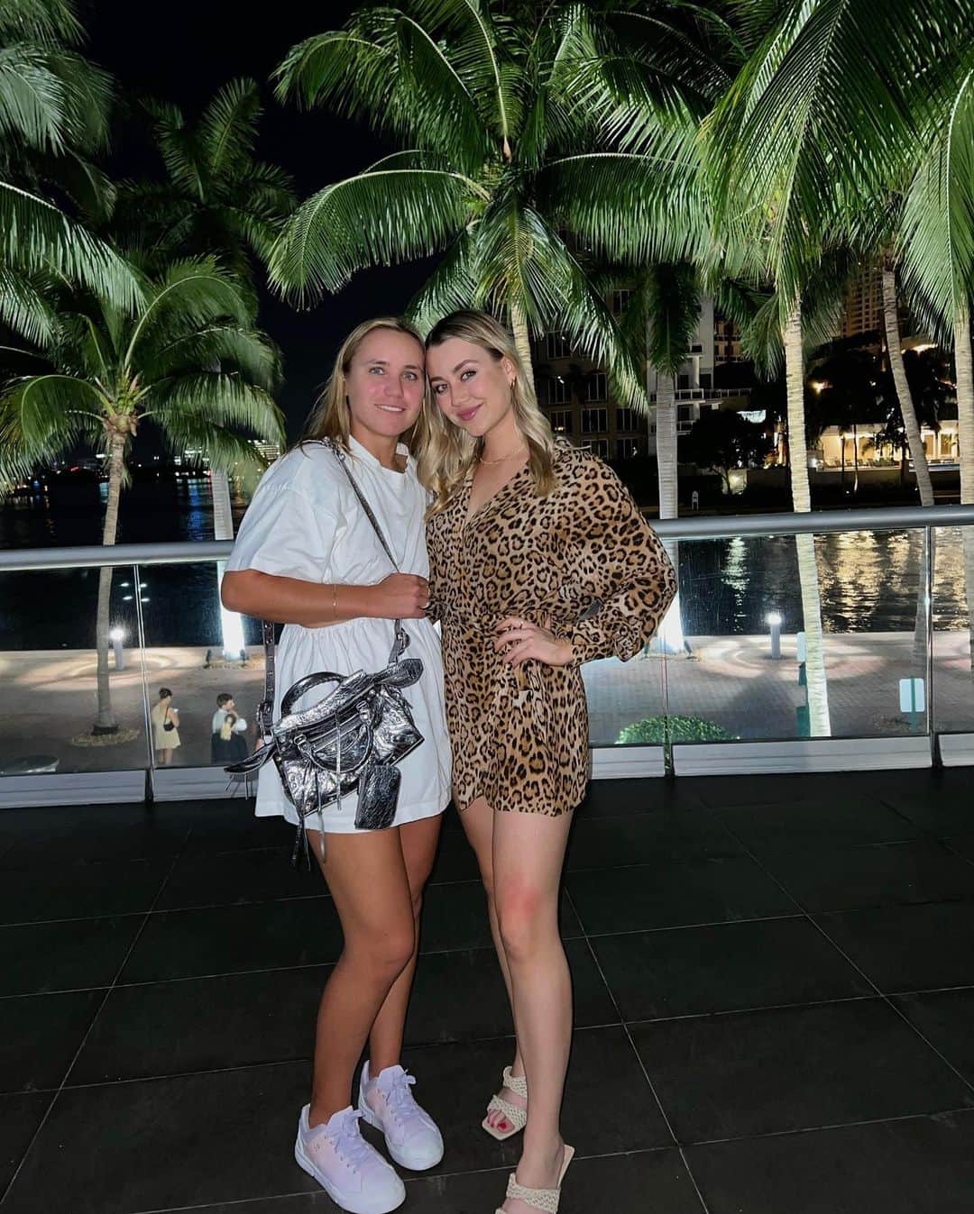 ソフィア・ケニンのインスタグラム：「Had a great time celebrating my birthday last week! Thanks everyone for the birthday wishes. Cheers to 24! 💖🌴🎂🎉」