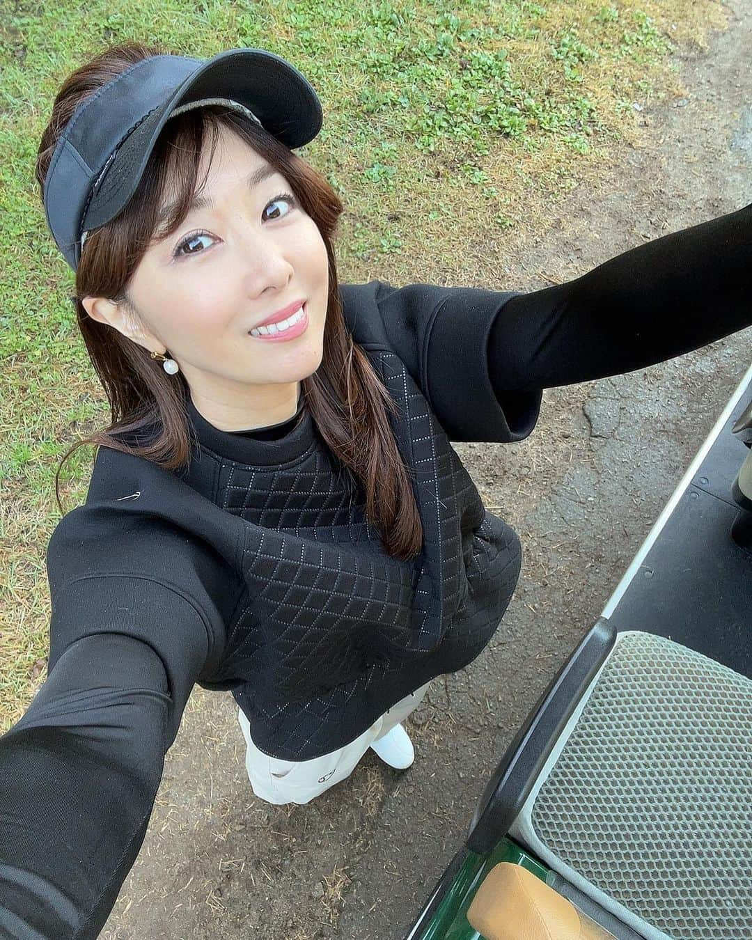 矢部美穂さんのインスタグラム写真 - (矢部美穂Instagram)「今年最後のゴルフ⛳️ 私が芸能界に入った1番最初の事務所の専務と言うか 私にとっては社長と6年半ぶりの再会です🤍 来月80歳でもゴルフしているそうで元気な姿を拝見出来て嬉しいですね✨  ゴルフ楽しみます✨ それから、ラジオNIKKEI第一、 小塚アナの褒めタイムが11時35分から放送です📻 radikoなら1週間無料ですので是非♫  #ゴルフ女子 #再会 #40代  #矢部美穂」11月22日 10時22分 - miho.yabe.0607