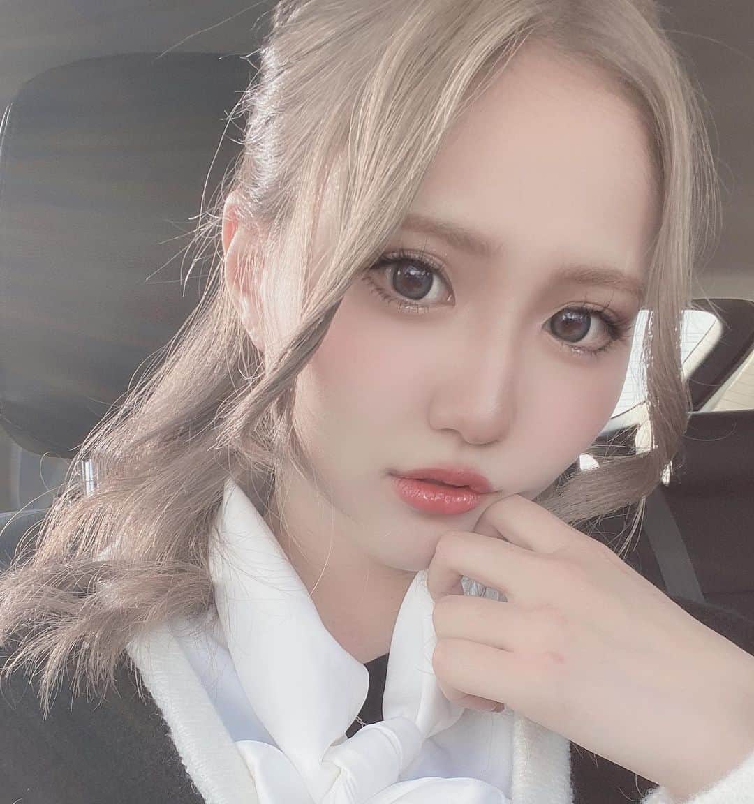 守田美咲さんのインスタグラム写真 - (守田美咲Instagram)「bambi Swan Blue💙  ブルーカラコンで1番馴染みが良くてお人形さんになれる👀💓💓  #bambi #bambiseries #バンビシリーズ#ブルーカラコン#ドールメイク」11月22日 10時54分 - misamisa_kimono
