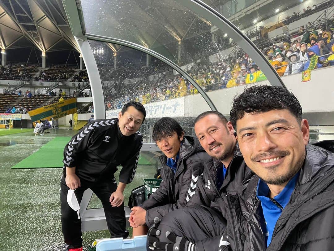 鈴木啓太のインスタグラム：「オシムさん追悼試合  オシム監督に指導していただいたことは、サッカーだけではなく、人生の大きな財産です。  「知恵と勇気」  まもなくカタールW杯での日本代表初戦があります。  オシムさんもきっと日本代表に期待してくれているはず！」