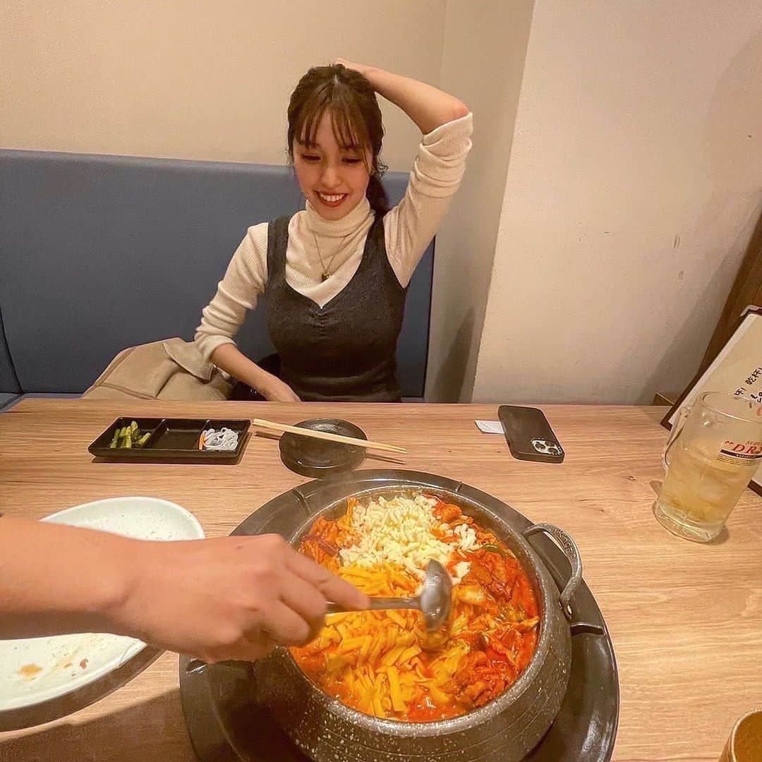 村島未悠のインスタグラム：「初めての #カップヌードルミュージアム と 久々に韓国料理食べた日🐭🧀 思ってたより量が多くて 店員さんが作ってくれてる時 気合いを入れました😂」