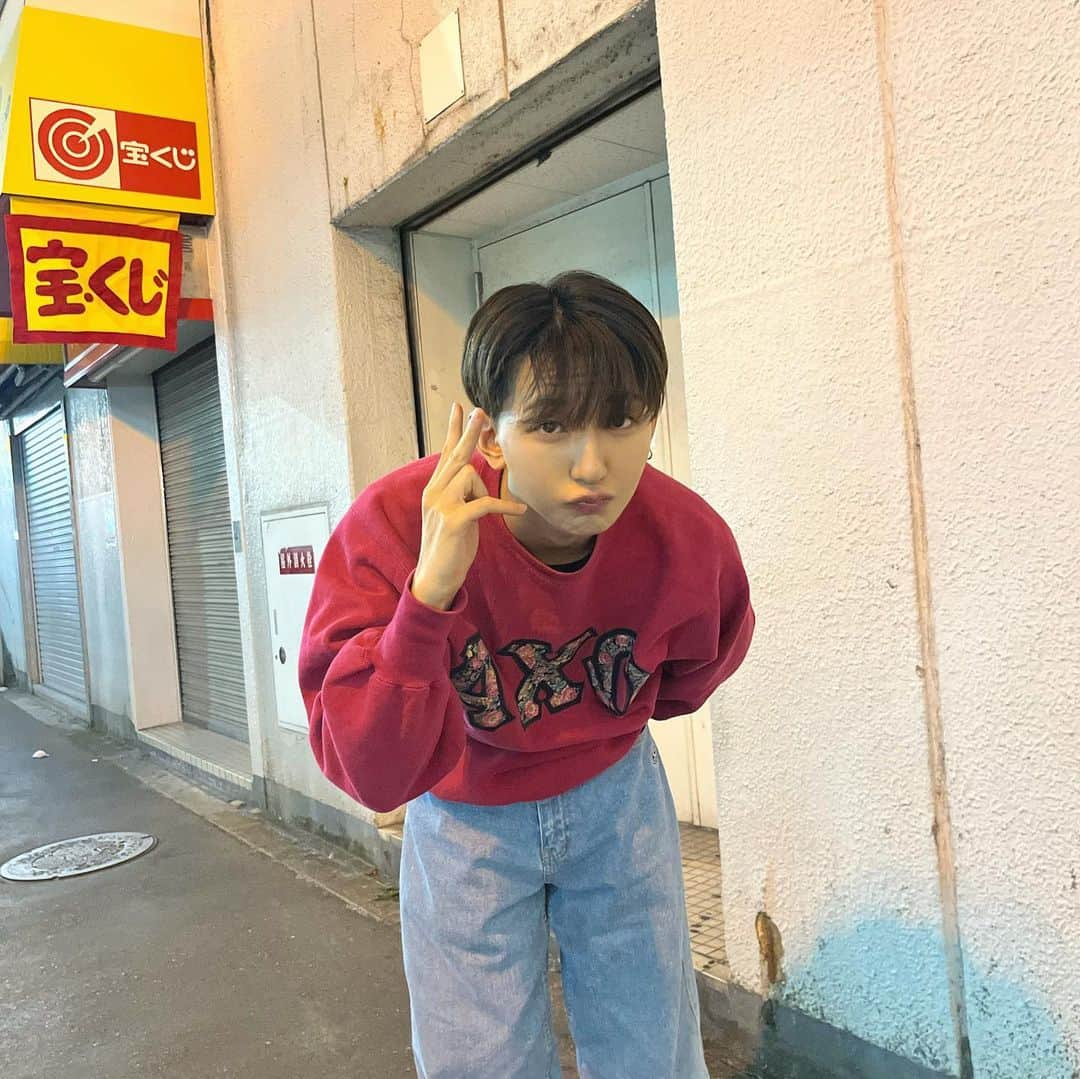 上野裕次郎のインスタグラム：「A new hairstyle!! Does it look good on you??👀  新しい髪型！！似合ってる？？👀  #seethrough #シースルーバング」
