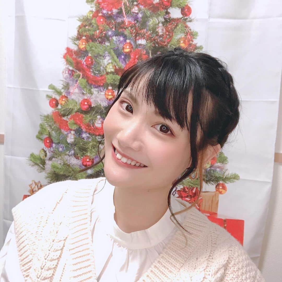 ひよりんごのインスタグラム：「先日撮影でしてもらった時のヘアメイクがとっても素敵だった✨」