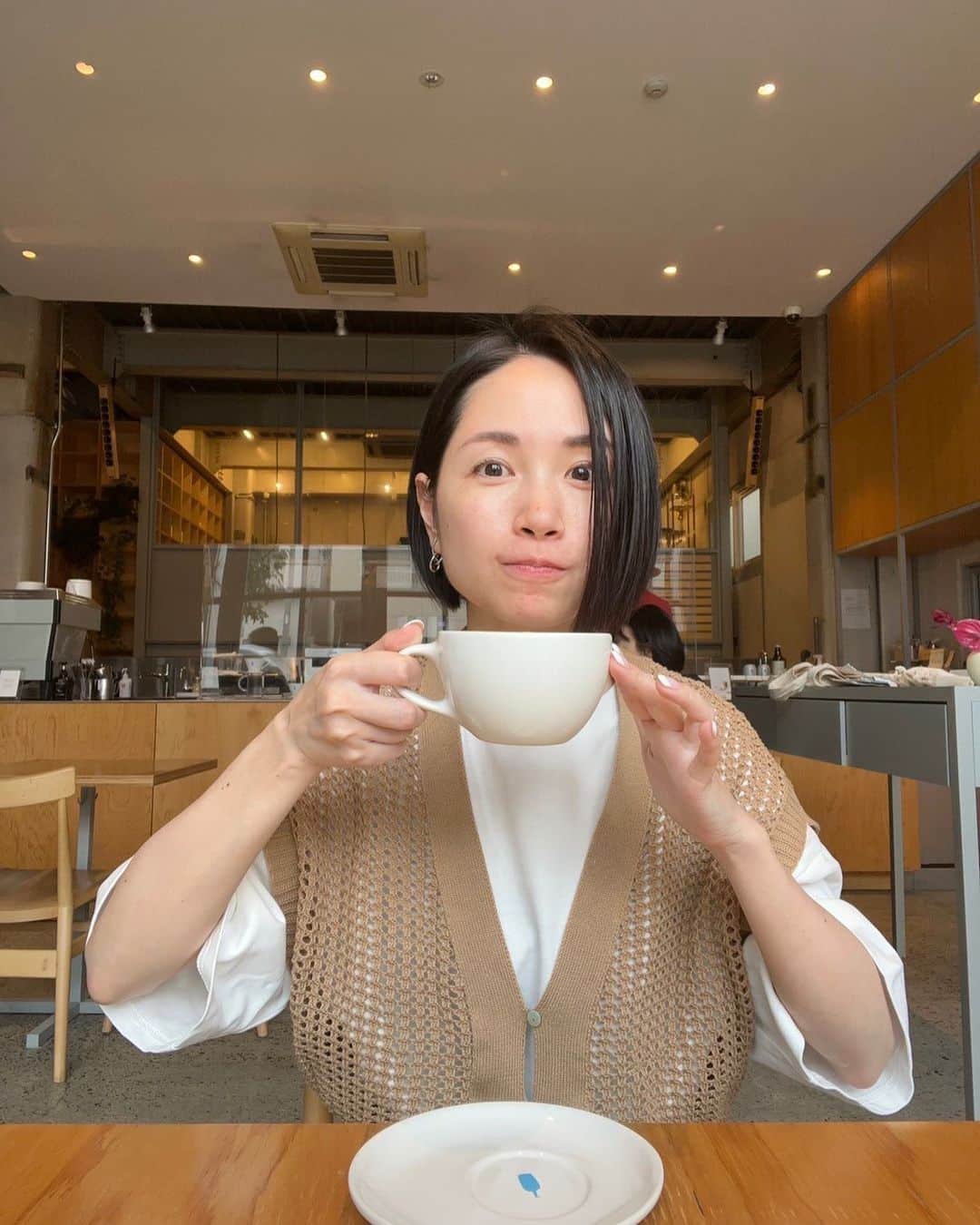 寺田有希のインスタグラム：「いつかの私☕️♡  #コーヒーブレイク #ブラックコーヒー #カフェタイム #フリーランス #フリーランス女子 #ベンチャー女優 #寺田有希 #teradayuki」