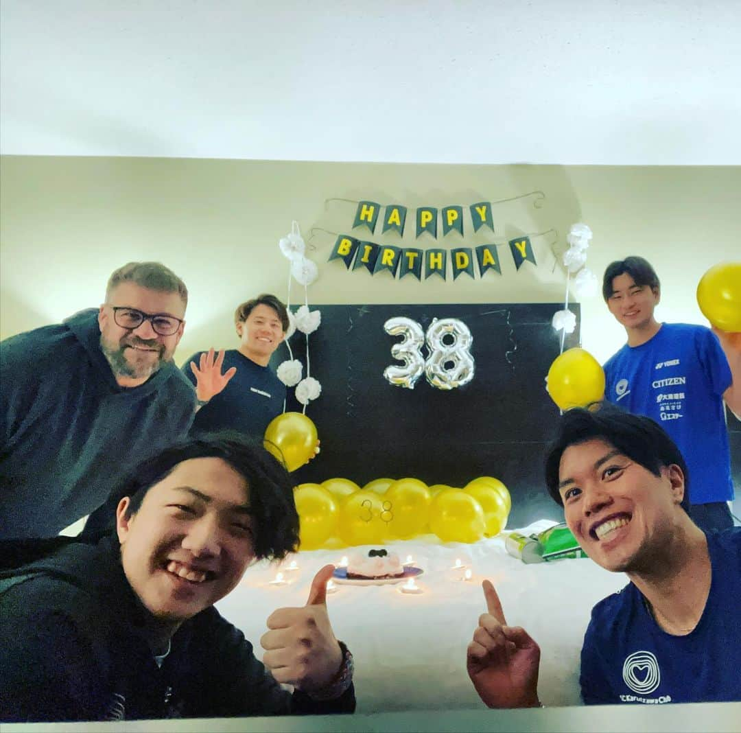 山口剛史のインスタグラム：「38歳になりました🎂  みなさんありがとうございます😊  引き続きファイヤーな1年になれるよう小さい積み重ねをしていきたいと思います🔥  #カーリング #sc軽井沢クラブ  #curling」