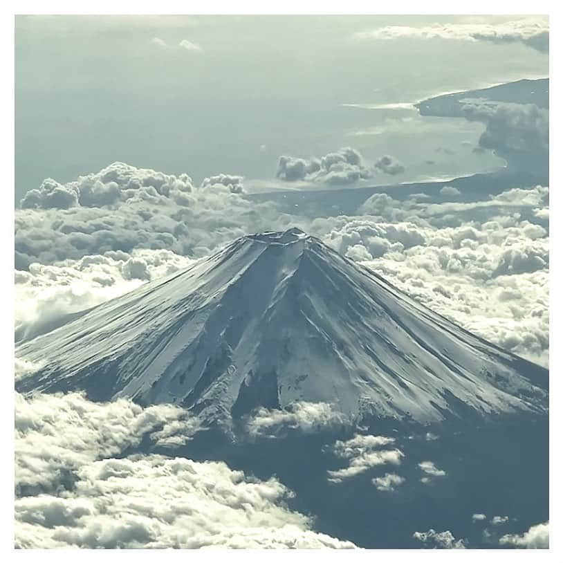 さだまさしさんのインスタグラム写真 - (さだまさしInstagram)「今日の富士山🗻 . #富士山 #さだまさし #sadamasashi」11月22日 14時38分 - sada_masashi